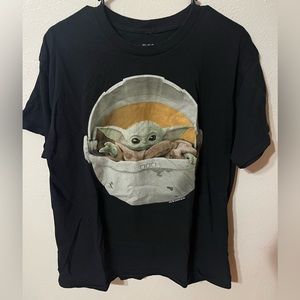 Baby Yoda tee-shirt.